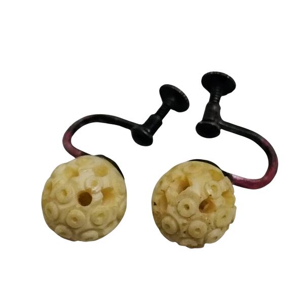 Mid Century Victorian Antique Carved Ivory Cream Bronze Screw Back Clip Earring - Picture 2 of 3